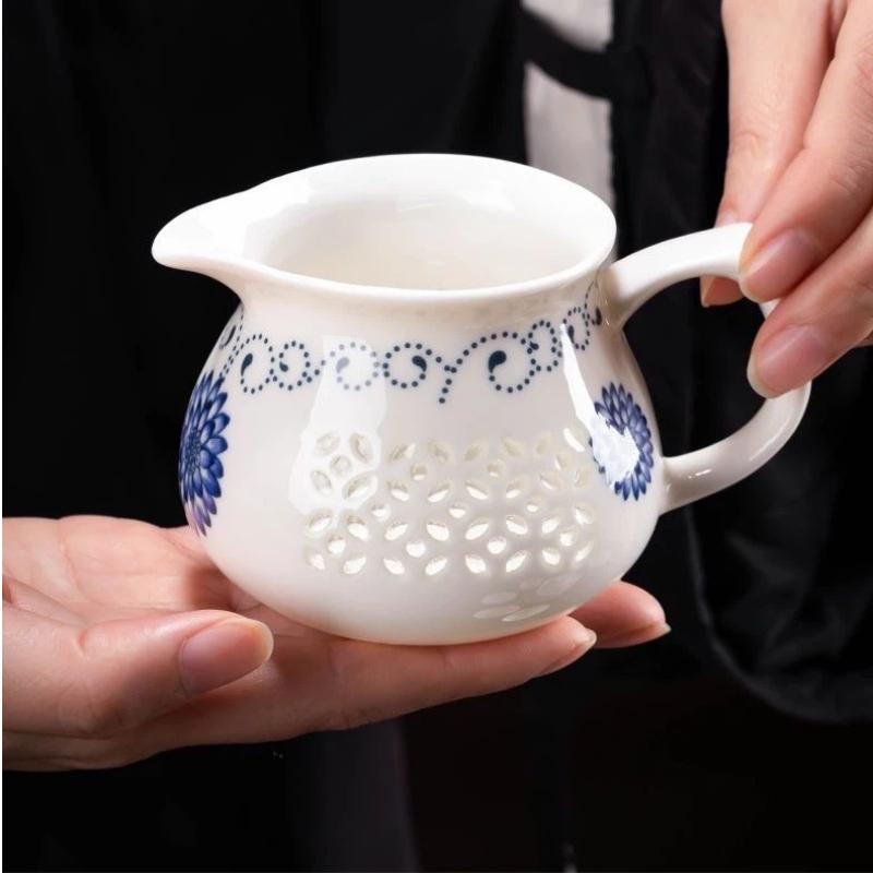 Porcelain Hollow Beehive Gaiwan Tea Set – Elegant Chinese Kung Fu Tea Cup with Lid