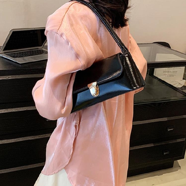 Fashionable and Durable Shoulder Bags PU Underarm Handbag for Social Activities