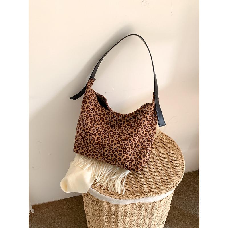 

Осенне-зимняя сумка-тоут большой вместимости из замши, простая плечевая сумка для通勤, женская нишевая дизайнерская универсальная модная сумка с леопардовым принтом