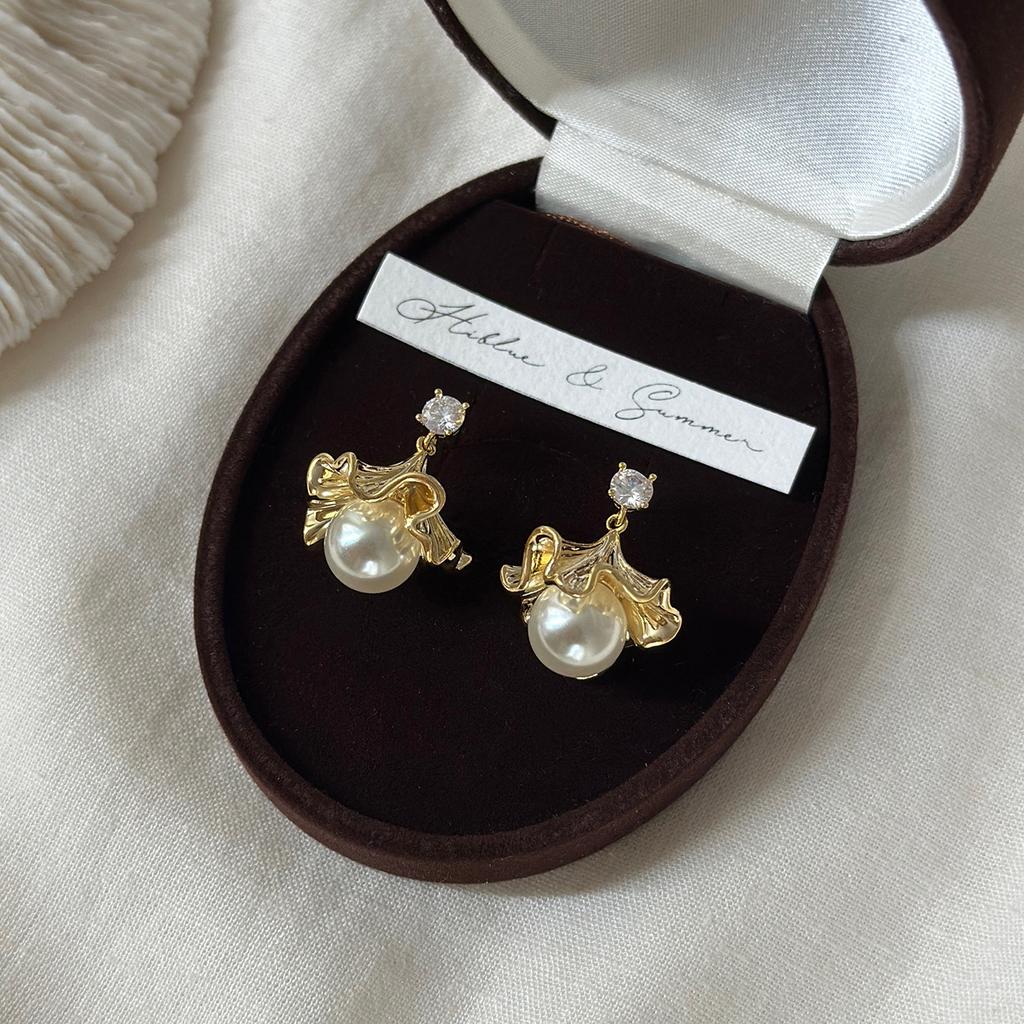 Exclusive Fan-shaped Ginkgo Leaf Tassel Earrings for Women in Summer, Exuding A Luxurious and Sophisticated Vibe.