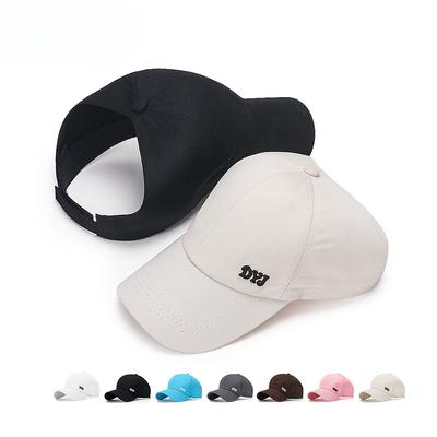 Eine Baseballkappe mit hohem Pferdeschwanz für den sommerlichen Sonnenschutz für Damen mit einer Entenschnabelkrempe und einem hohlen Oberteil