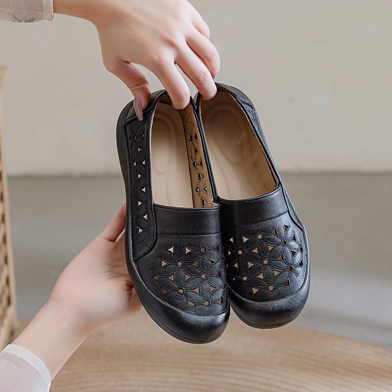 Mom summer hollowed out new flat-bottomed breathable single shoes sandals non-slip soft-soled comfortable hole women's shoes
