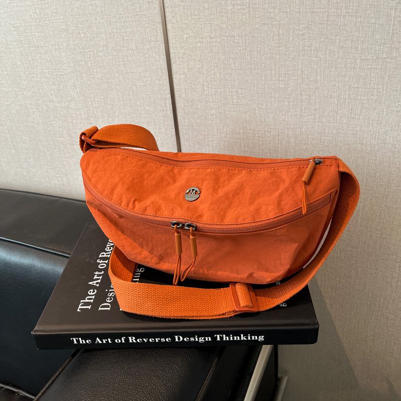 

Autumn simple bag women s high-value shoulder cloth bag niche messenger women s bag Japanese new going out leisure bag