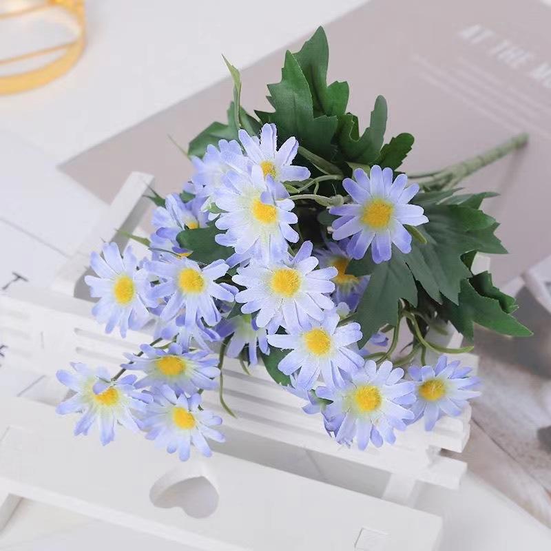 

Small Fresh Chrysanthemum Daisy Simulation Bouquet Living Room Dining Table Wedding Photography Props Ornament Decoration небесно-голубой