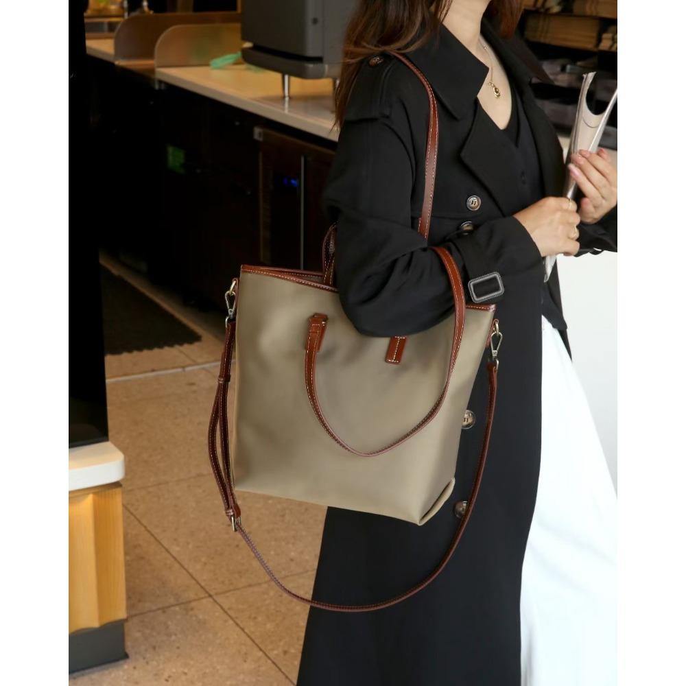 

Large capacity tote bag, water pine cloth shoulder women s bag, casual versatile waterproof handbag, high-end fashion commuter bag. 27*12*29