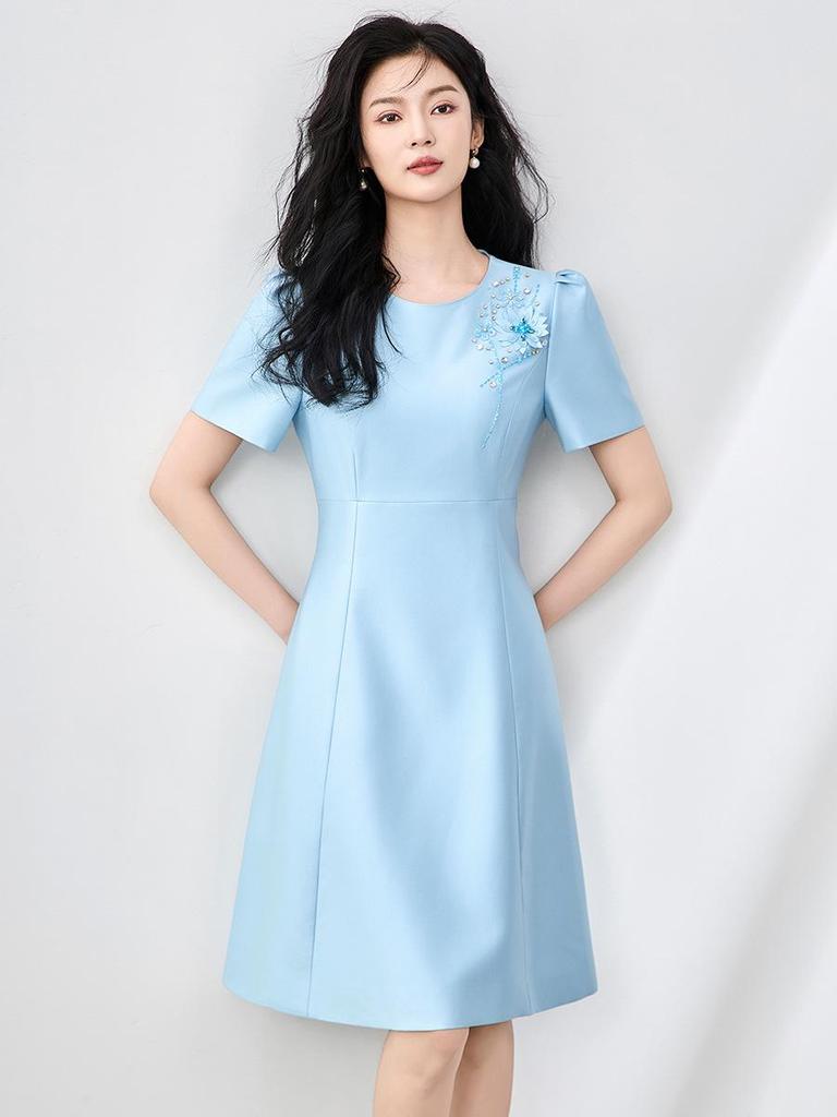 Elegantes leicht luxuriöses mit Diamanten besetztes Blumen-Abendkleid für Damen