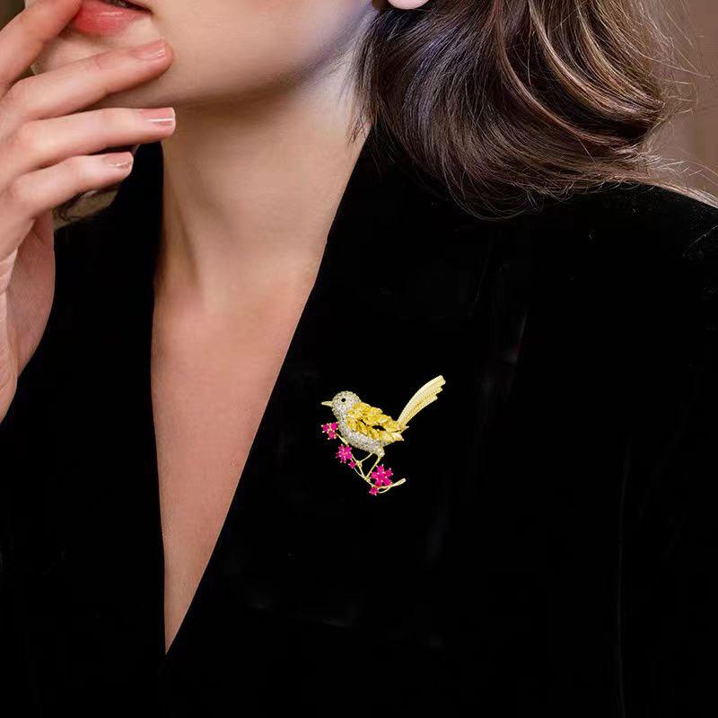 Colorful Rhinestone Auspicious Magpie Bird Brooches for Women Good Luck Badges Crystal Party Brooch Pins Gift