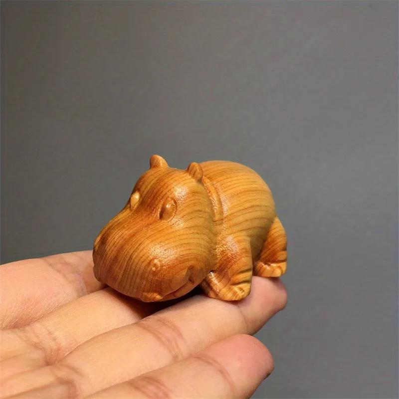 Cute Little Hippopotamus Desktop Tea Pet Wood Carving Ornament Handcrafted Wooden Hippo Figurin Tabletop Decor Children Gitfs