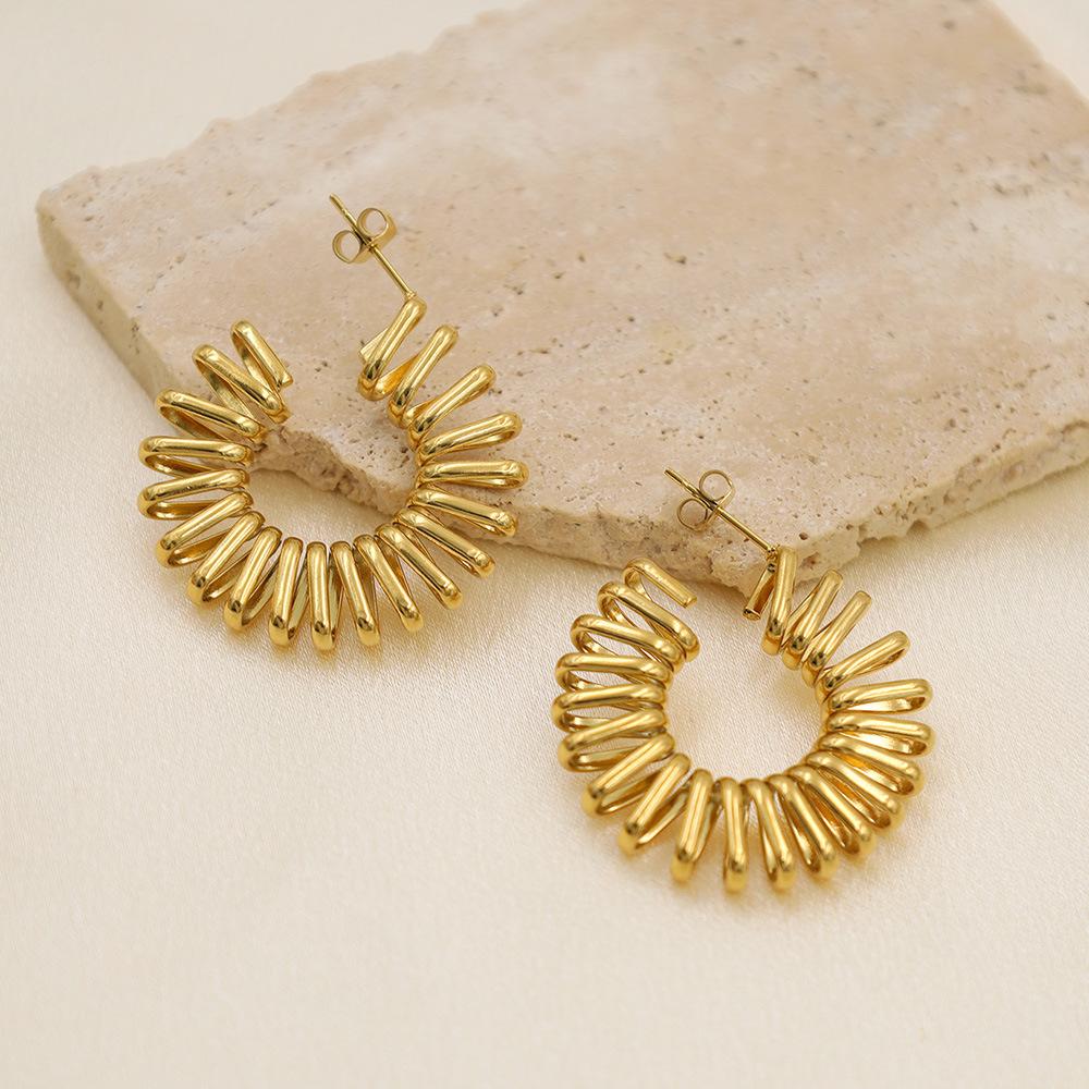 Retro Titanium Steel Flat Spring Earrings Jewelry Premium 18K Gold Hollow Winding C-Shaped Earrings