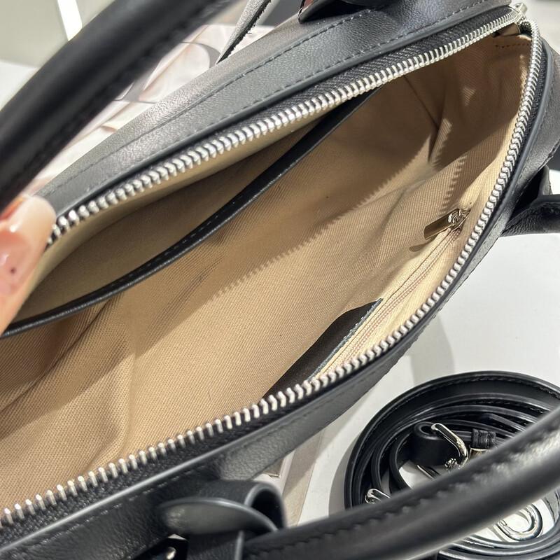 Douxiaozhu Leather Baguette Shoulder Bag