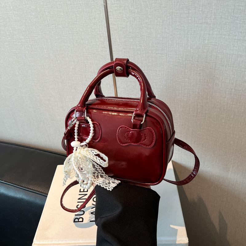

Women s bag 2025 new Korean version of temperament trend bowling bag texture versatile small square bag portable shoulder messenger bag single bag красный