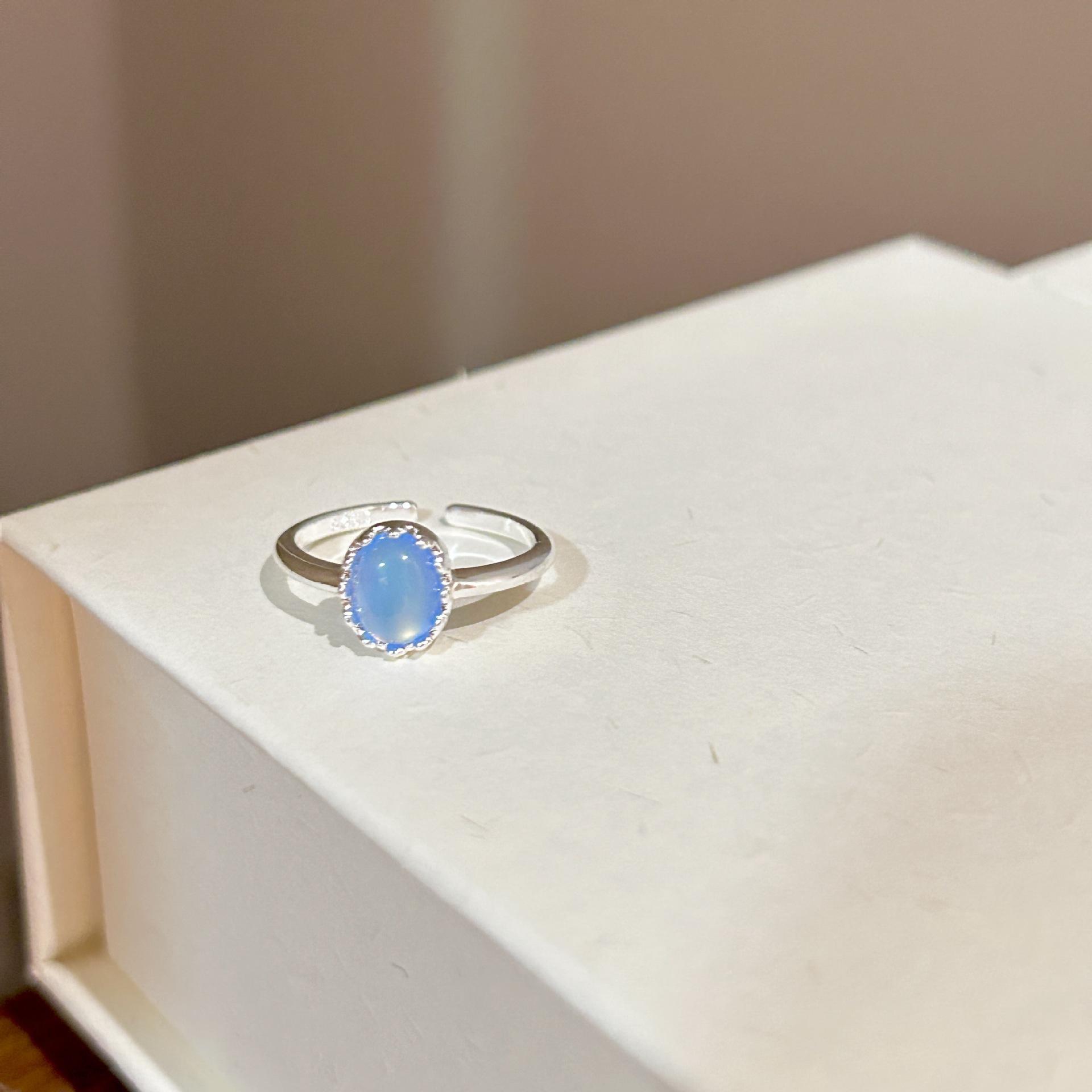 

Регулируемое Стильное Открытое Кольцо-Бабочка с Искрящимися Вставками из Драгоценных Камней для Женщин J5756