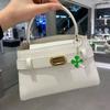 Creative Four Leaf Clovers Keychain Craft of Sturdy Alloy Materials Convenient for Students and Trendy Adults Daily Use