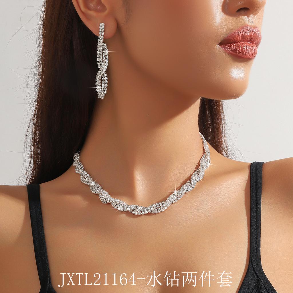 Claw Chain Necklace Earrings Set Two-piece Set Woven Neck Chain Collarbone Chain Dinner Accessories Women