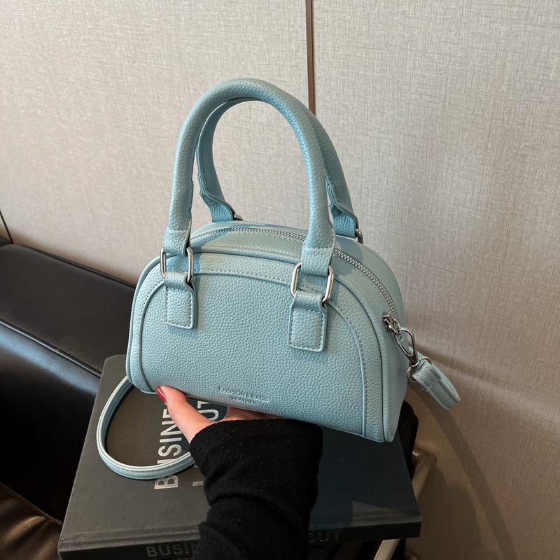 

Нишевая сумка женская 2025 новая портативная сумка для боулинга, высококлассная, с большой вместимостью, на плечо, кроссбоди, сумка-подушка