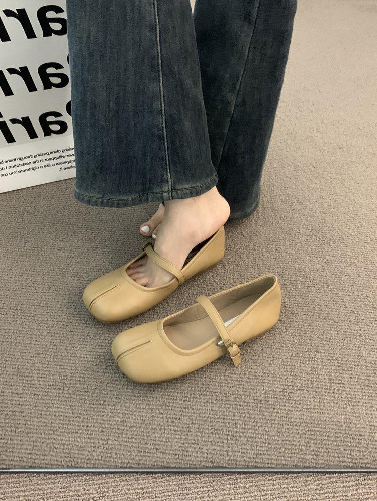 Flat-bottomed gentle evening shoes French cream yellow pig's trotters single shoes women's spring and autumn soft-soled split-toed Mary Jane grandma l