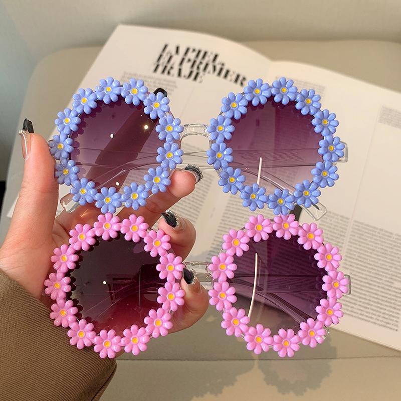 Retro Special Round Daisy Flower Sunglasses Woman Vintage Fashion Brand Female Eyewear Party Travelling UV Shades