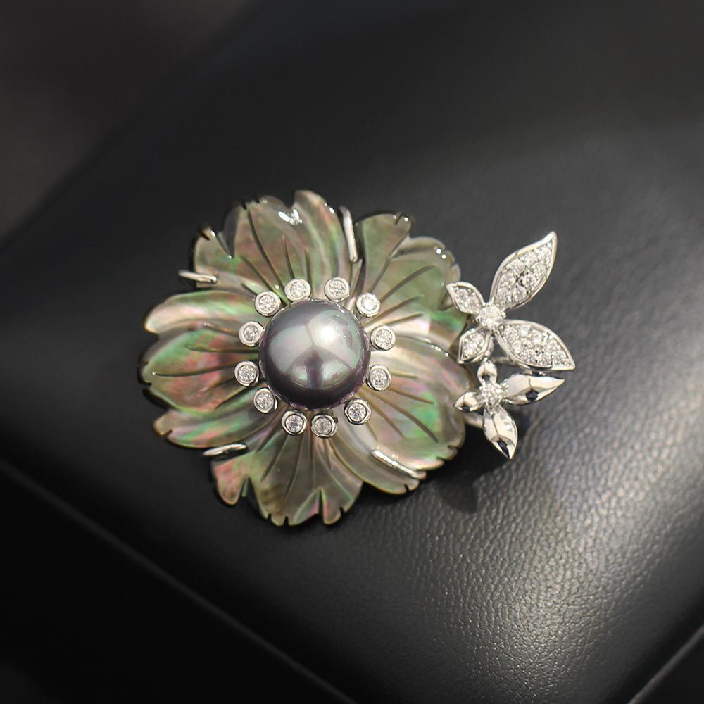 

Butterfly Love Flower Premium Sense Black Fritillary Engraved Brooch Elegant and Delicate Diamond Butterfly Brooch Accessories Women s