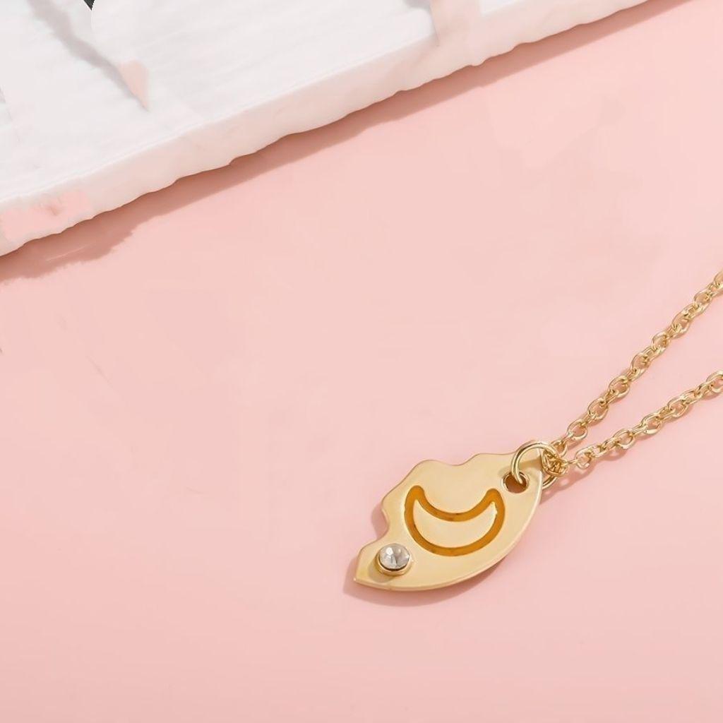 Korean Pearl Necklace: High-End Silver Clavicle Chain with Niche Design, Perfect for Light Luxury and Sweater Pendants.