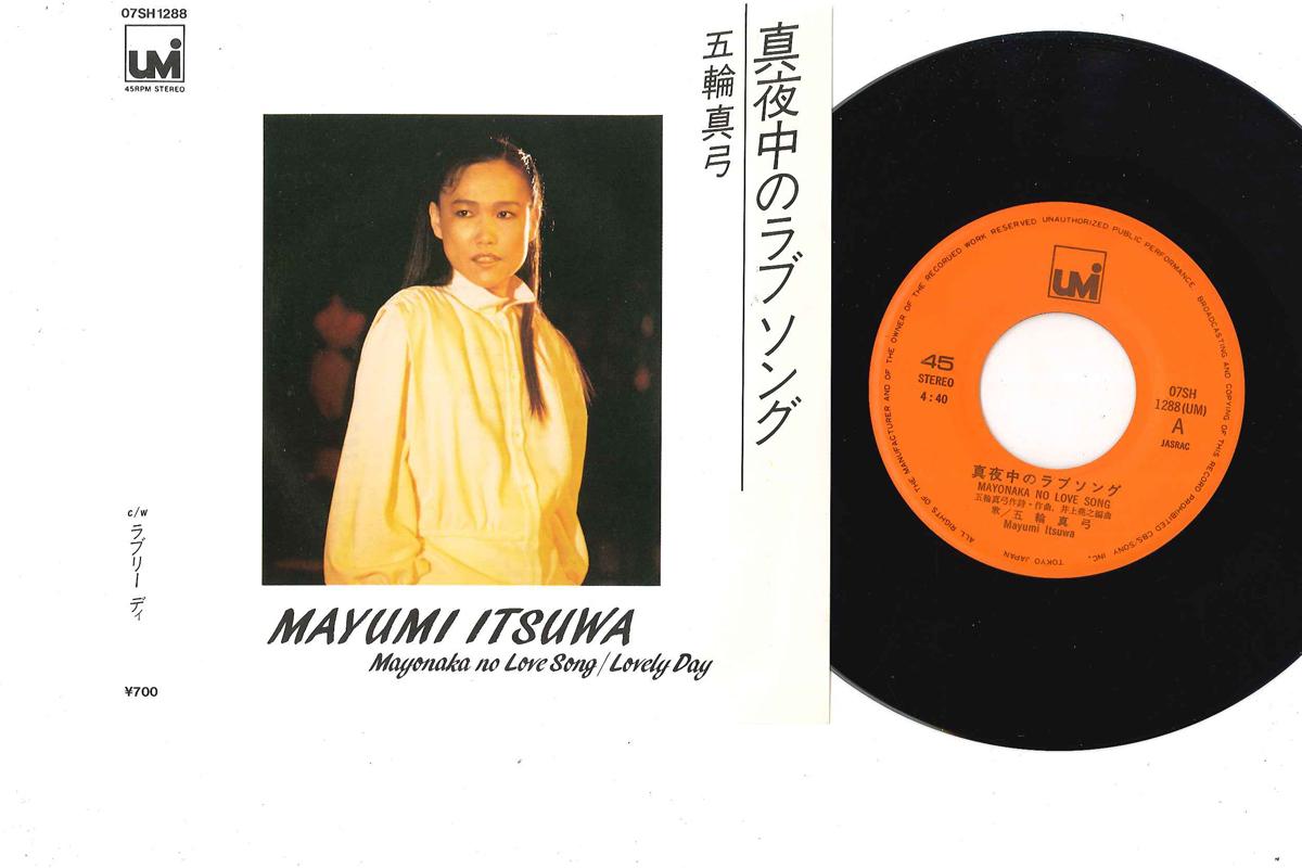 

7-дюймовая пластинка MAYUMI ITSUWA - Mayonaka No Love Song / Lovely Day 07SH1288 UMI 1983 Япония Японская поп/рок Б/У
