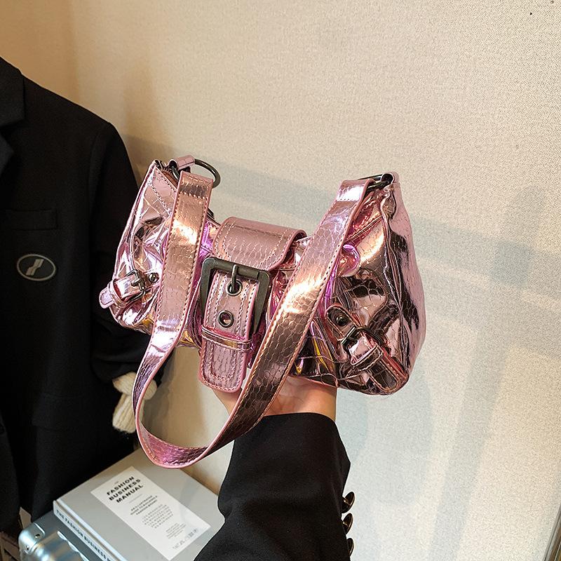 

Premium sense niche bag women s large capacity 2025 new autumn and winter retro shoulder portable work commute pleated bag розовый