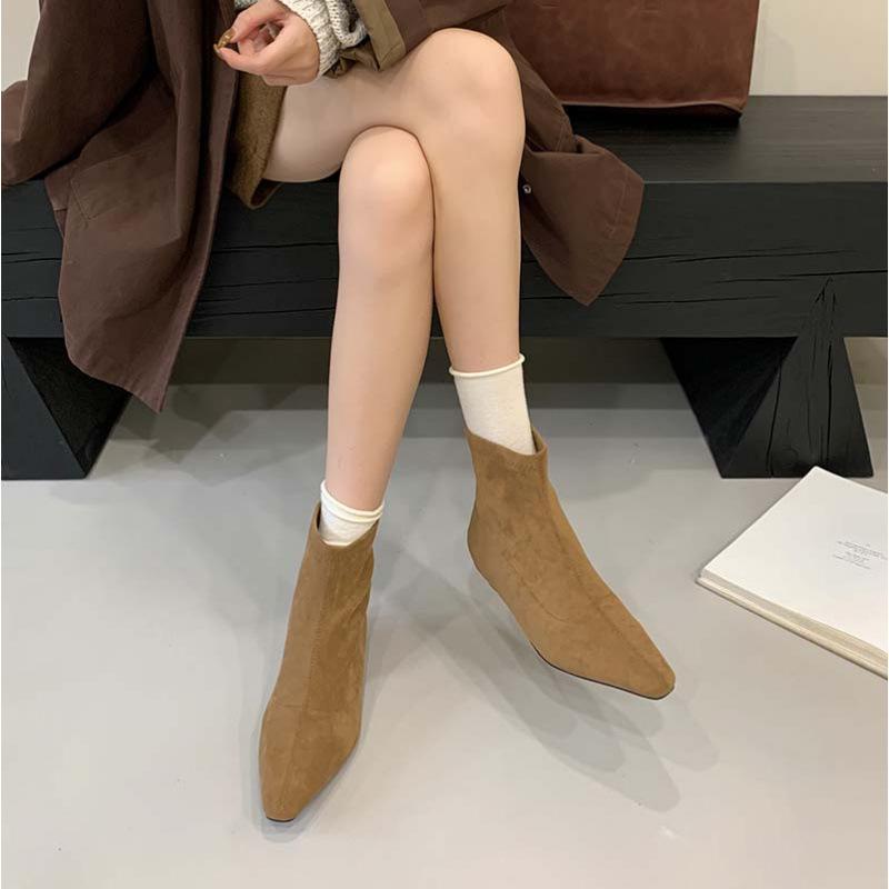 2025 új őszi és téli hegyes orrú lapos talpú rövid csizma női velúr vékony csizma sokoldalú elasztikus csizma sokoldalú rövid csizma nőknek
