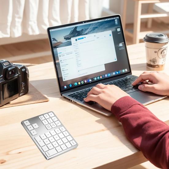Mini numerická klávesnice 2,4G bezdrátová Bluetooth kompatibilní s duálními režimy 35 kláves Tichý přenosný notebook Klávesnice pro telefon Počítačové příslušenství