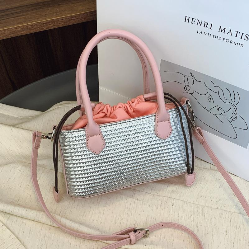 

New fashion niche design contrasting color drawstring pillow bag portable shoulder women s bag серебряный