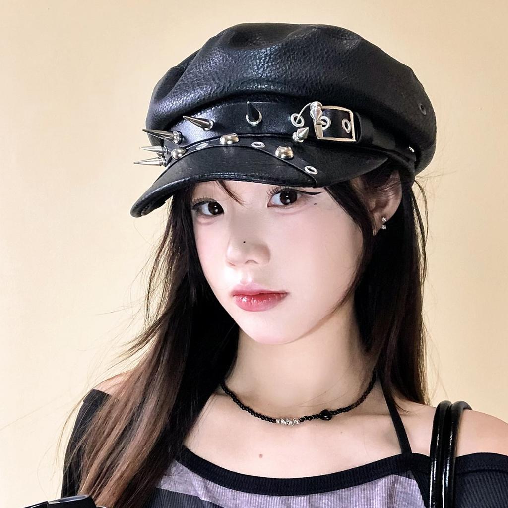 Cappello Militare Gotico Punk in Ecopelle con Borchie e Rivetti Cappello da Cadetto con Fibbia e Cinturino Cappello da Capitano Biker Retrò per Cosplay Festa Rock