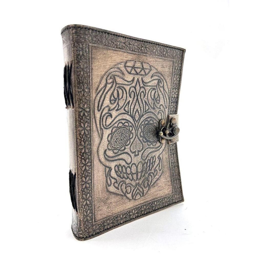 Bloco de notas diário com capa de couro em relevo para mulheres e homens Diários de viagem Vintage Artesanal Caveira em relevo Caderno de diário antigo 7X5 polegadas