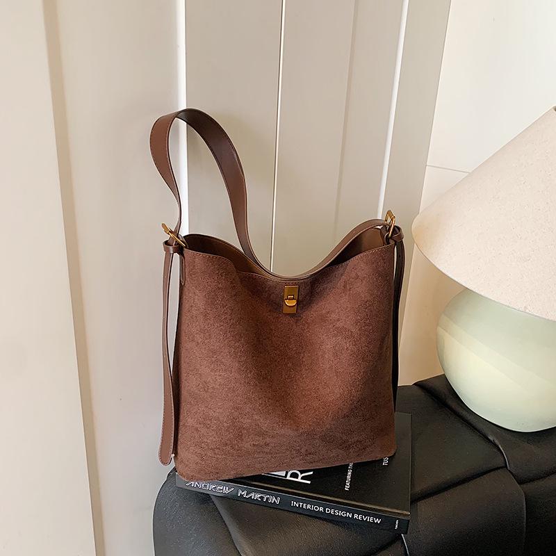 

Leopard Print Suede Tote: Versatile Large-Capacity Crossbody for Autumn/Winter 37*13.5*30 кавовий