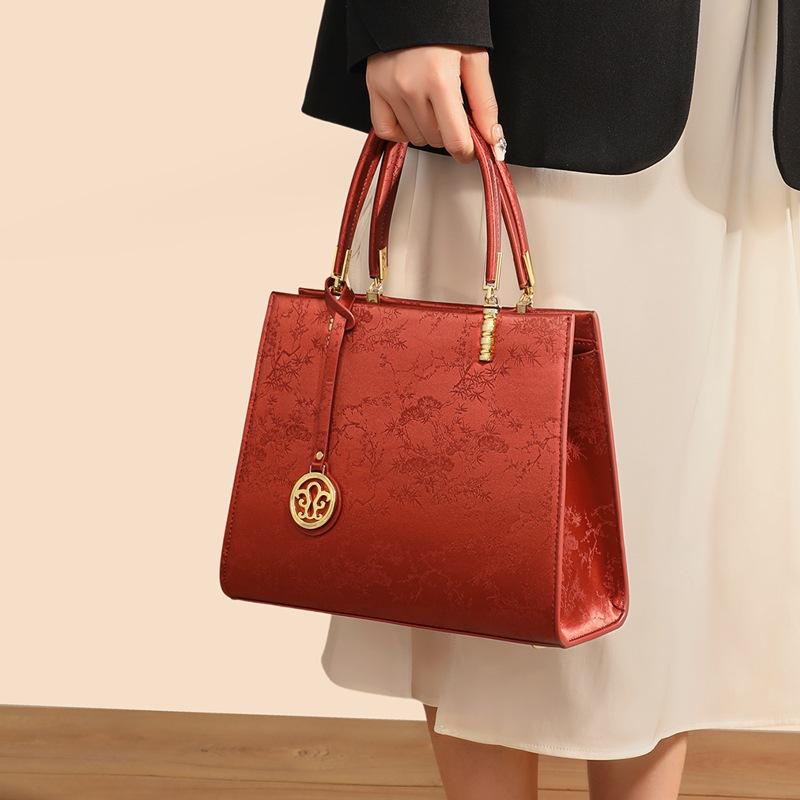 Bag New Bridal Wedding Bag Guofeng Embroidery Middle-aged Mom Bag Handbag Light Luxury Crossbody Women s Bag красный