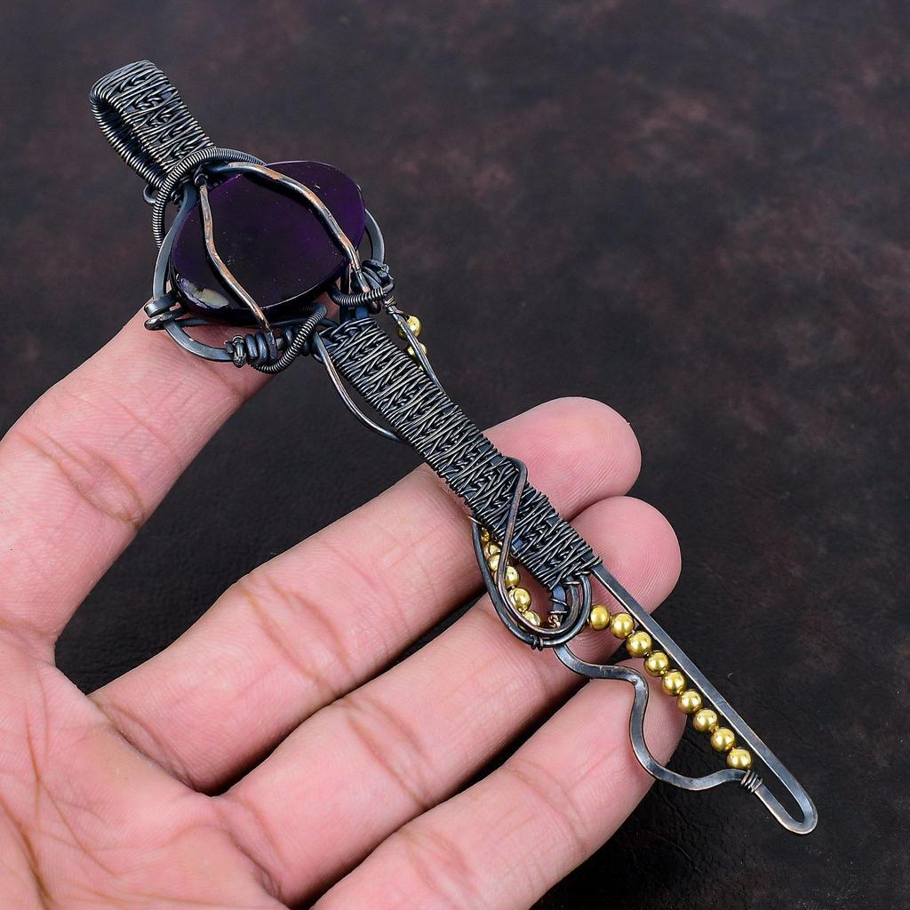 Přívěsek z fialového ohnivého labradoritu Měděný drátek omotaný přívěsek z drahokamu Designové šperky Ručně vyrobený přívěsek na klíč Šperky z měděného drátu Svatatební dar