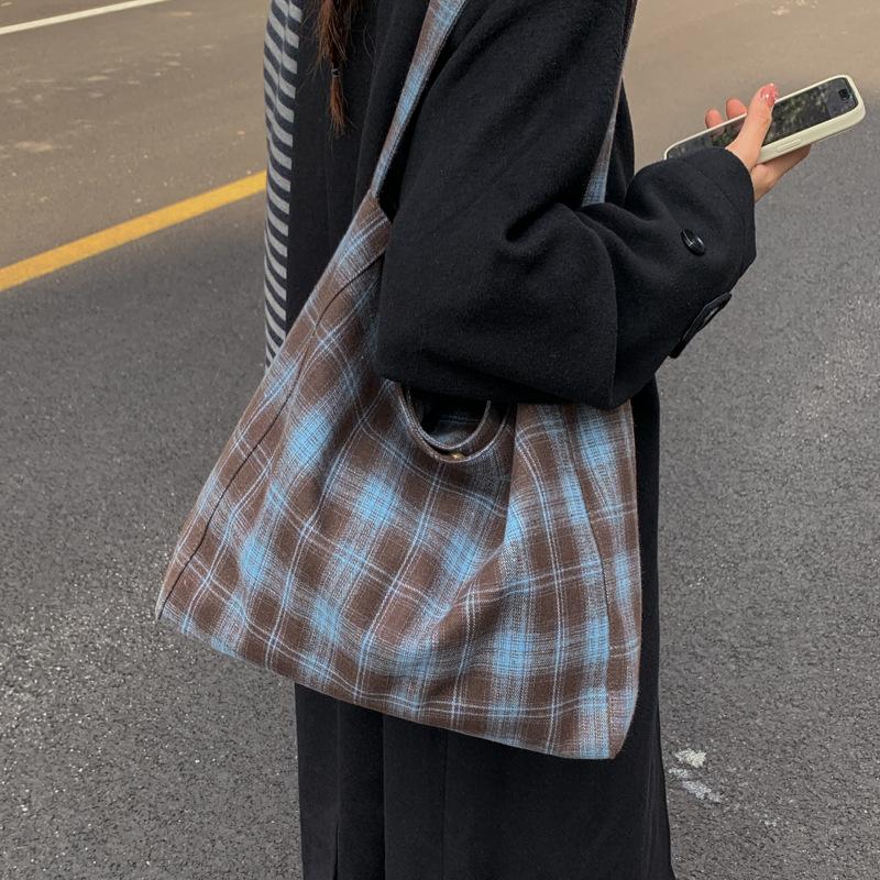 Large capacity plaid canvas bag women's 2025 new autumn and winter retro casual niche shoulder bag commuter tote bag
