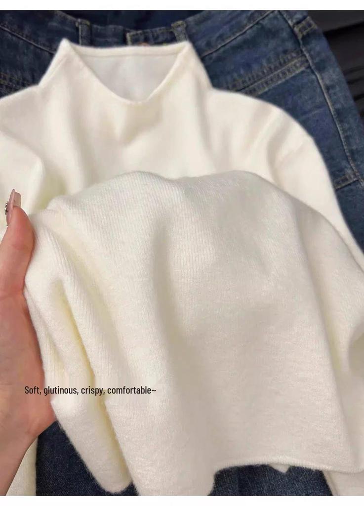 Retro Green Age-Defying Layered Sweater: Women's Soft Half-High Collar Knitwear for Autumn/Winter