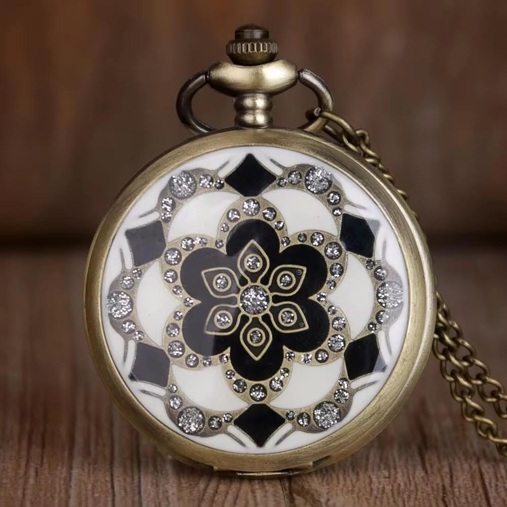 

Luxury Vintage Pocket Watch Flowers Design Antique Quartz Pocket Watch with Necklace Chain Pocket Watches Gifts for Mens Womens коричневий