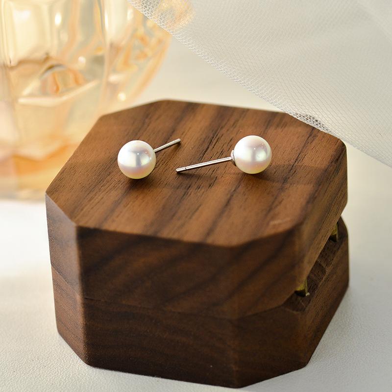 Pearl Earrings Light Luxury High-end Feeling Simple and Versatile Lady's Daily Commuting Style