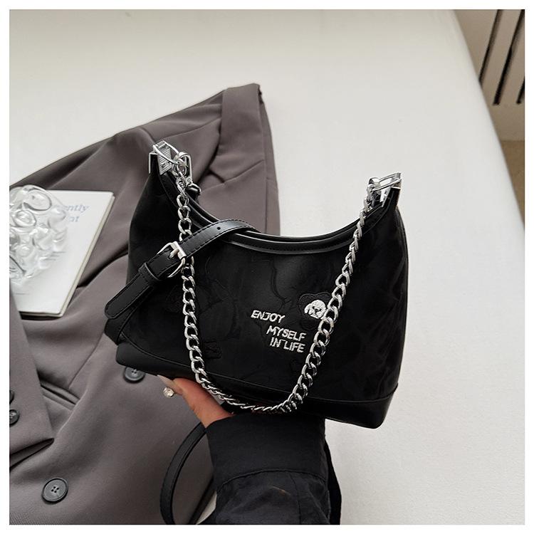 

Retro small bag women 2025 new fashion messenger bag high sense commuting shoulder bag dumpling bag чёрный