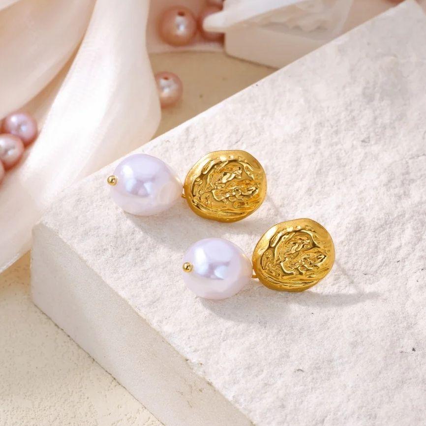 Geometrische Perlen-Edelstahl-Steckohrringe für Damen Goldfarbe Minimalistische Textur Perlenohrring Ästhetischer Weihnachtsschmuck