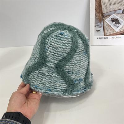 Nischendesign gemischtfarbige gestrickte Beckenmütze Damen Herbst und Winter um die Persönlichkeit des Gesichts zu sehen kleine Bucket Hat warme Lampenschirmmütze