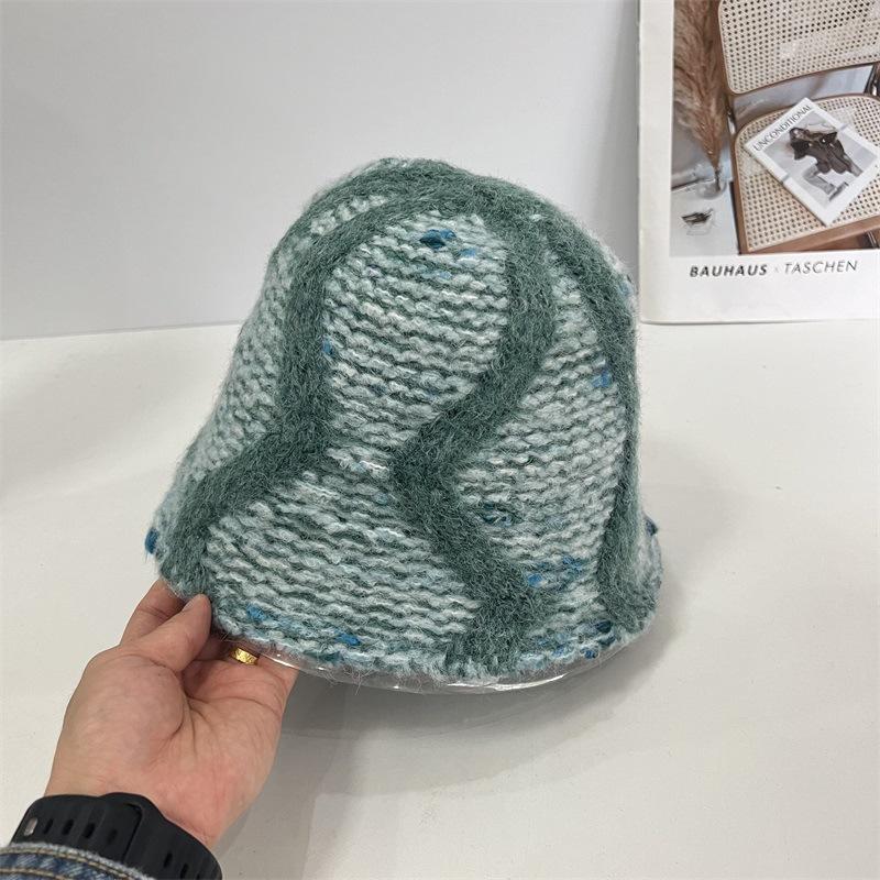 

Niche design mixed color knitted basin hat women s autumn and winter to see the personality of the face small bucket hat warm lampshade hat M（56-58cm） сірий колір