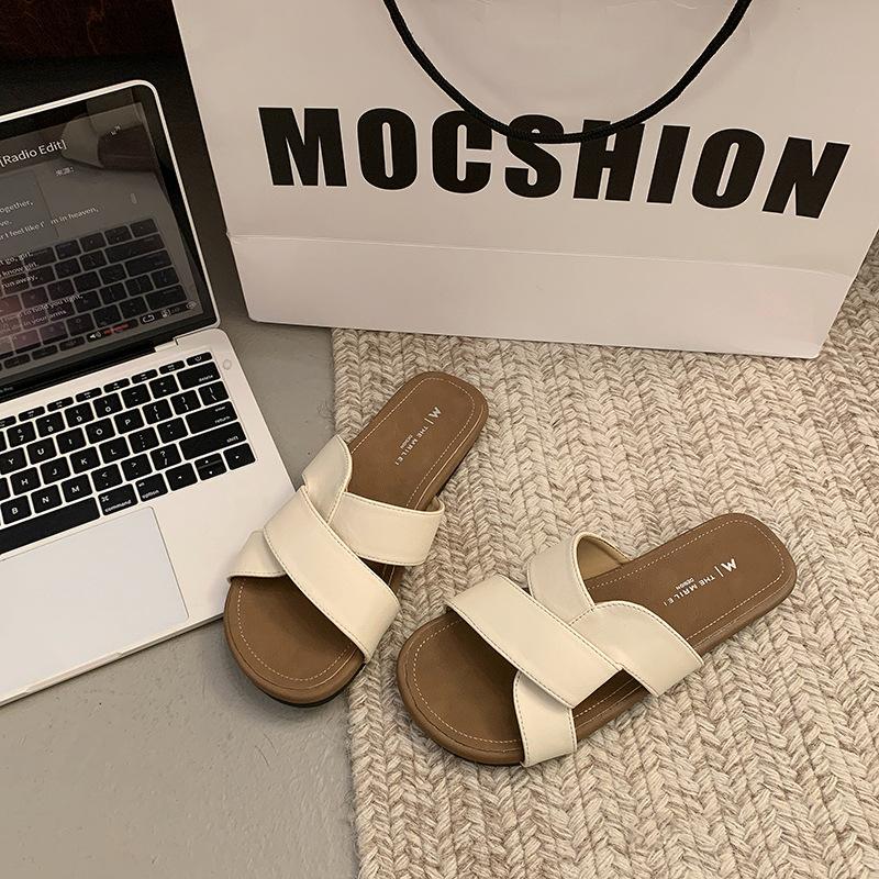 Summer soft-soled skirt wear flat slippers women's sandals sandals word with casual versatile