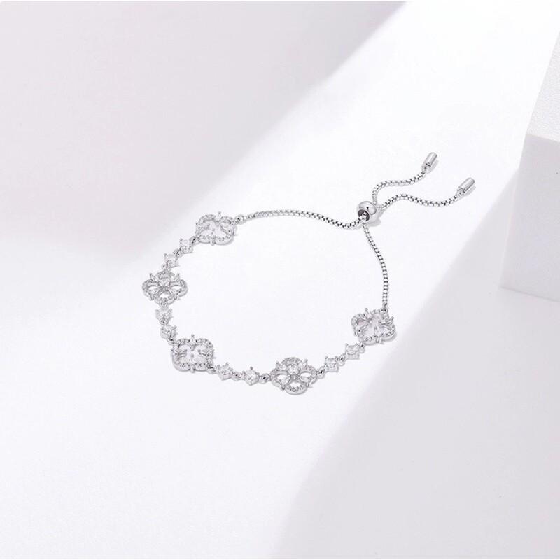 Elegant Mother-of-Pearl Clover Bracelet Women Delicate Floral Design Lightweight Luxury Jewelry 2026 Collection Mother-of-Pearl Clover Bracelet SL-0007