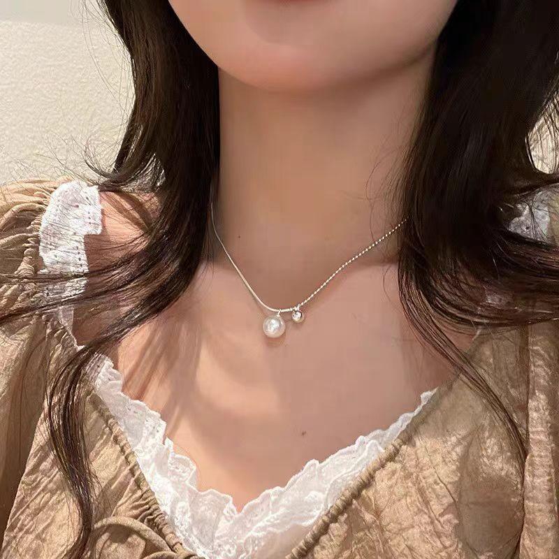 Four Pearl Pendant Necklace Women'S Light Luxury Niche Collarbone Chain Design Sense Simple Accessories
