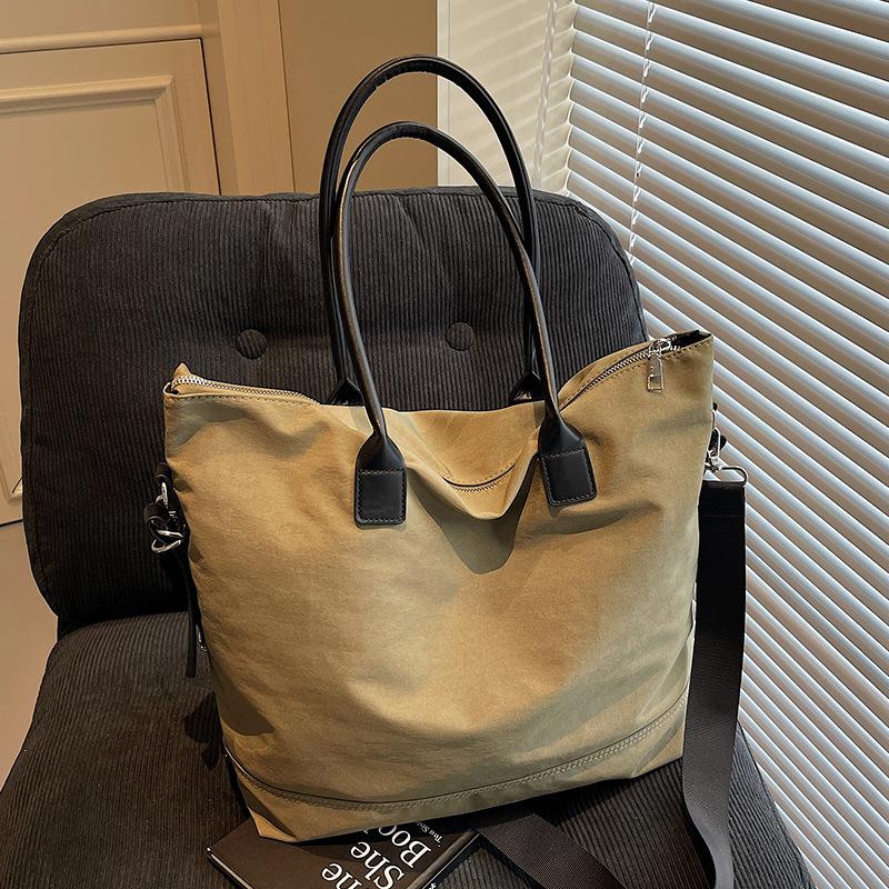 Hot Sale Leisure Sports Wind Large Capacity Shoulder Tote Bag Women's Versatile Solid Color Lightweight Travel Messenger Bag