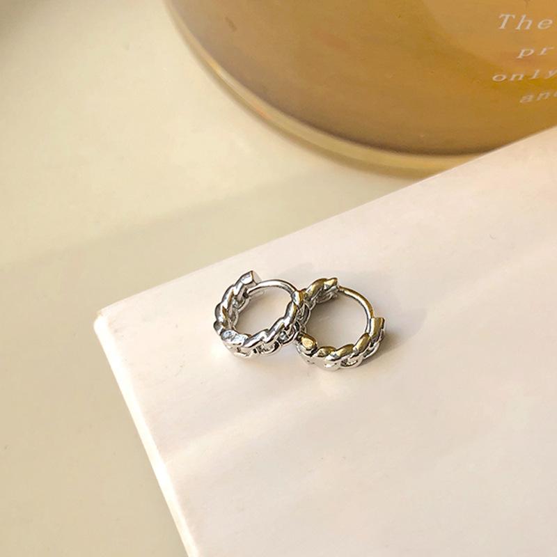 

Fashion Personalized Studs Retro Twisted Hollowed Out Earrings Simple Niche Hundred Matching Ear Buckles Minimalist Ladies Accessories Elegant Jewelry