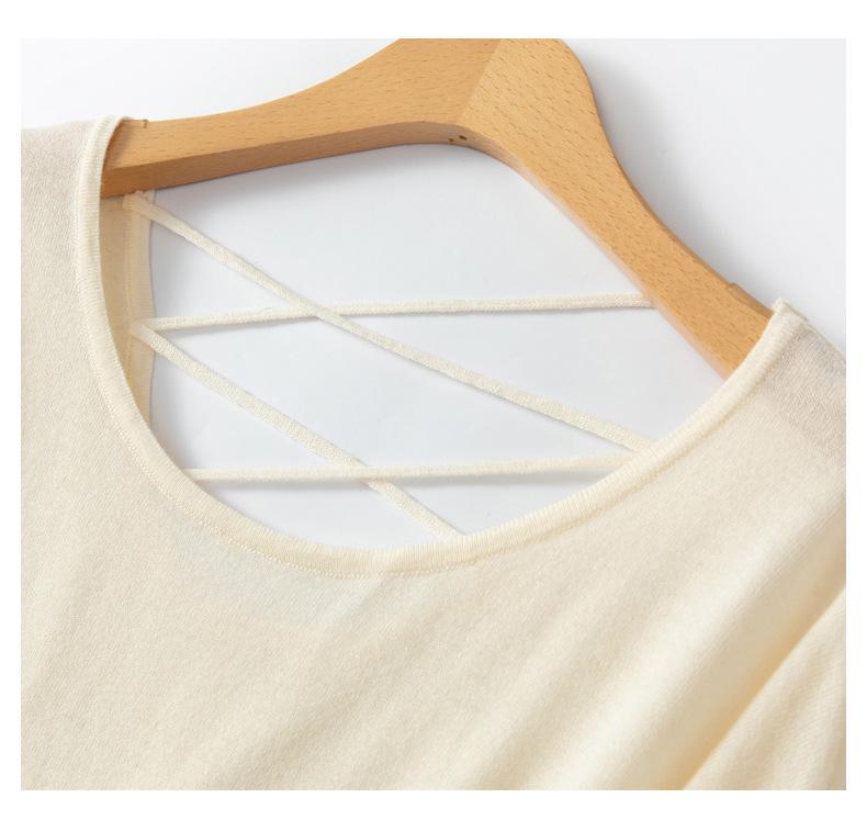 Women's Backless Knitted Pullover: Large, Round Neck, Long Sleeve, Oversized Wool Sweater