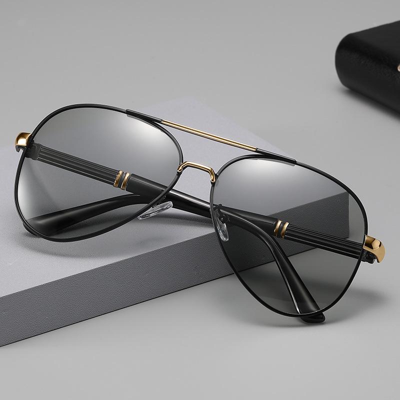 Men's Trendy Polarized Photochromic Aviator Sunglasses for Driving