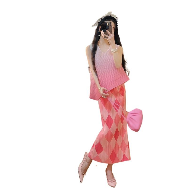 High end feeling small dress, age reducing small fragrance style, new pleated half skirt two-piece set for women's summer