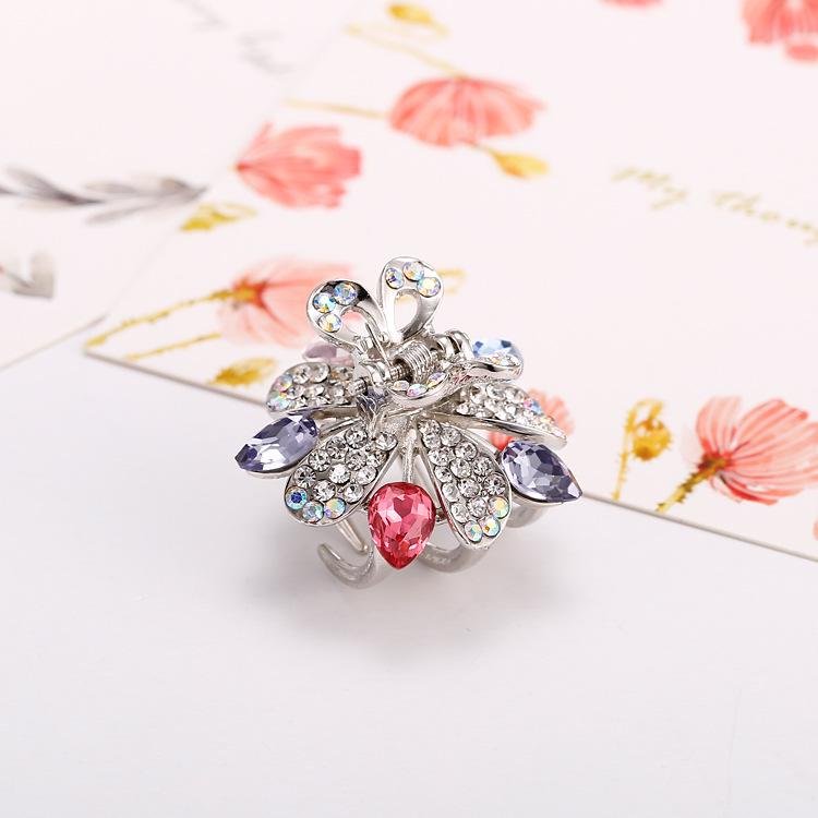 

Заколка для волос из сплава с бриллиантами в корейском стиле: Изысканная милая челка средней длины и модная заколка сбоку.